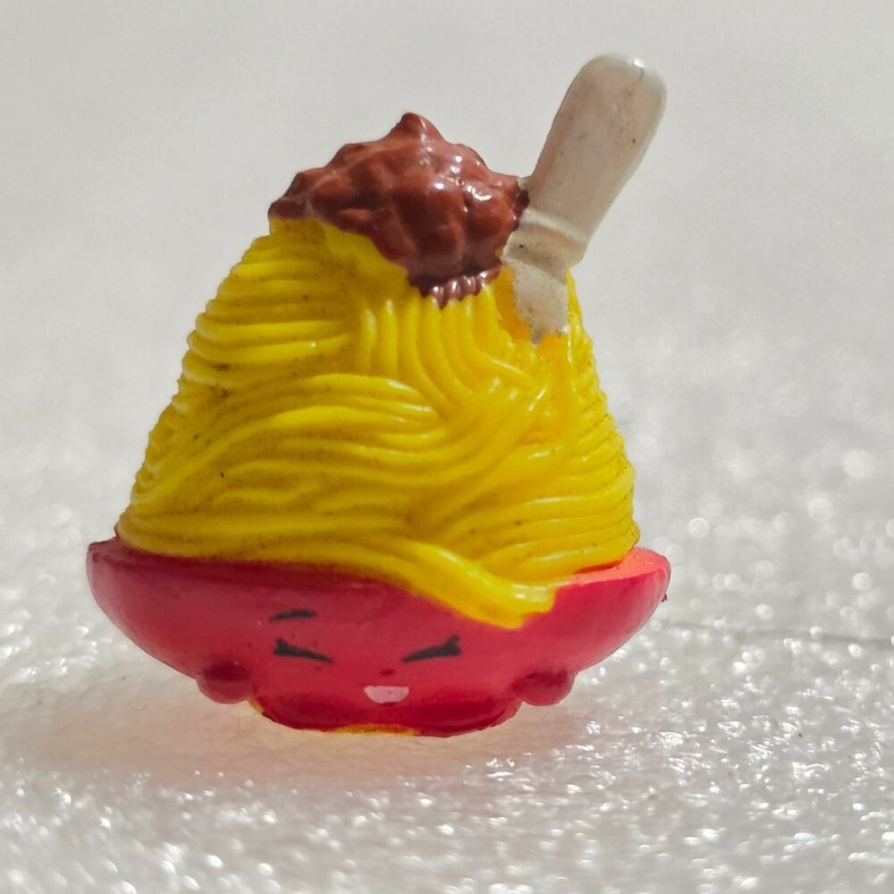 Shopkins Netti Spaghetti Yellow Brown Sauce Red Dish Rubber Figure 1"
